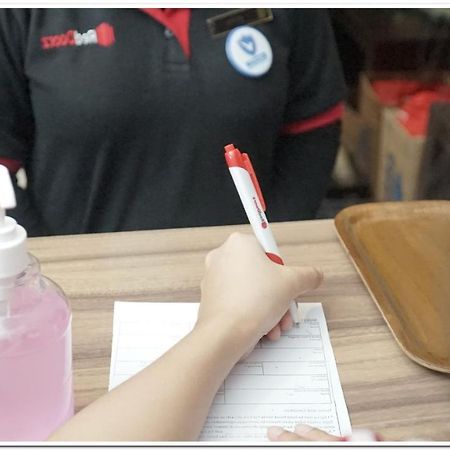 Reddoorz Plus @ Purwosari Surakarta  Exterior photo