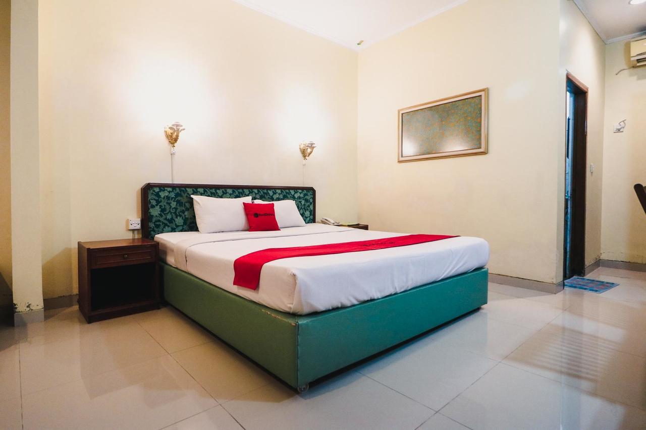 Reddoorz Plus @ Purwosari Surakarta  Exterior photo